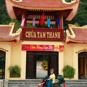 Chua Tam Thanh
